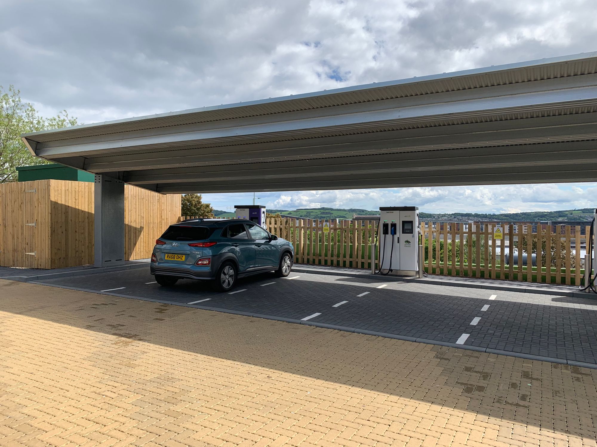 Picture of hyundai kona at otherwise empty charging hub